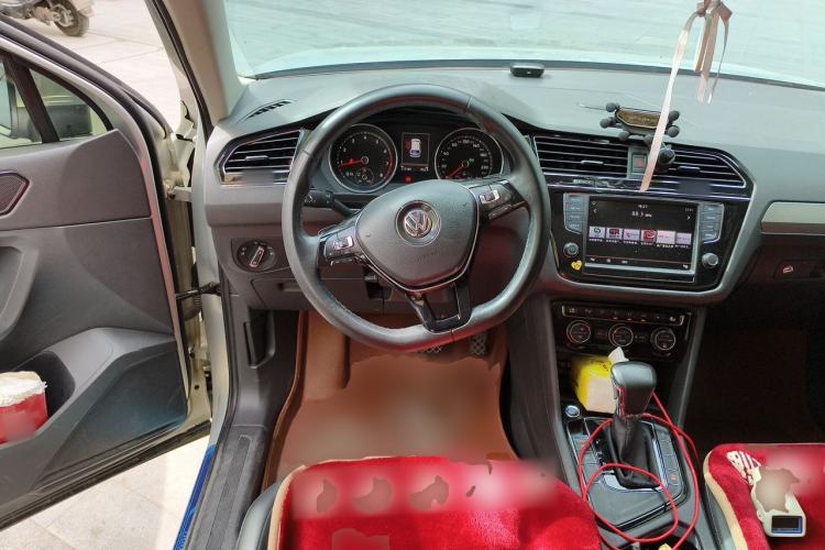 Used Volkswagen Tiguan L 2017 330TSI Automatic Two-Wheel Drive Luxury Edition Steering Wheel