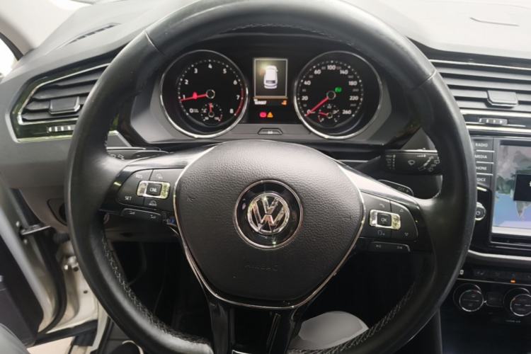 Used Volkswagen Tiguan L 2017 330TSI Automatic Two-Wheel Drive Luxury Edition Steering Wheel