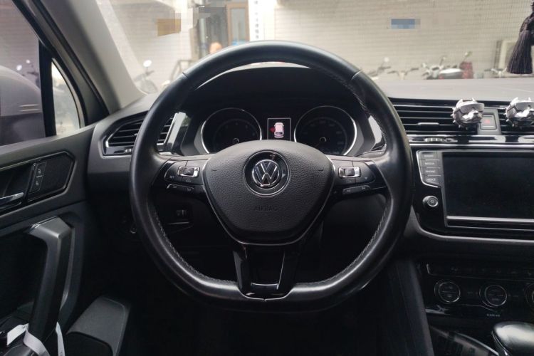 Used Volkswagen Tiguan L 2017 330TSI Automatic Two-Wheel Drive Luxury Edition Steering Wheel