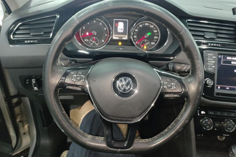 Used Volkswagen Tiguan L 2017 330TSI Automatic Two-Wheel Drive Luxury Edition Steering Wheel