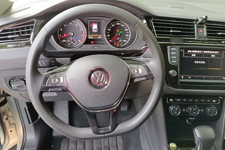 Used Volkswagen Tiguan L 2017 330TSI Automatic Two-Wheel Drive Luxury Edition Steering Wheel
