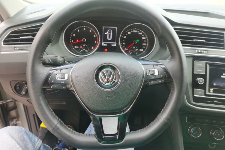 Used Volkswagen Tiguan L 2017 330TSI Automatic Two-Wheel Drive Luxury Edition Steering Wheel