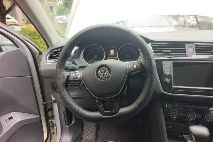 Used Volkswagen Tiguan L 2017 330TSI Automatic Two-Wheel Drive Flagship Edition Steering Wheel