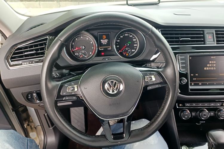 Used Volkswagen Tiguan L 2017 330TSI Automatic Two-Wheel Drive Flagship Edition Steering Wheel