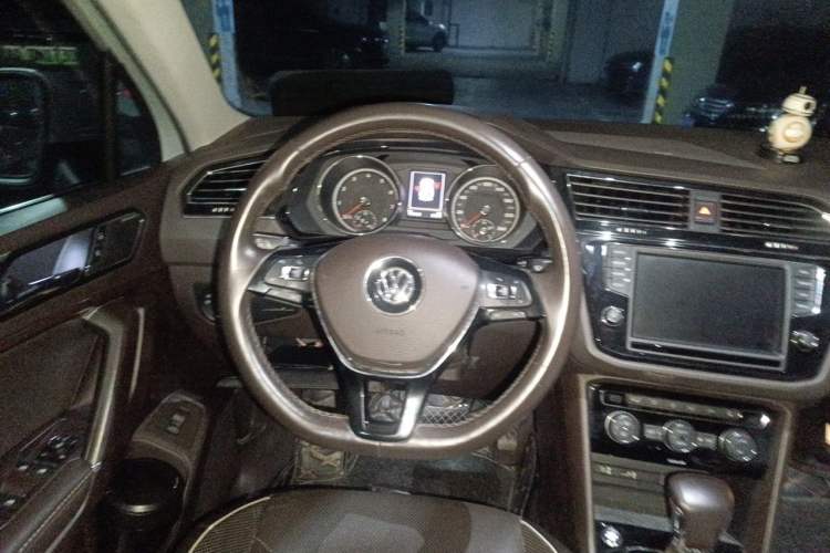 Used Volkswagen Tiguan L 2017 380TSI Automatic All-Wheel Drive Supreme Flagship Edition Steering Wheel