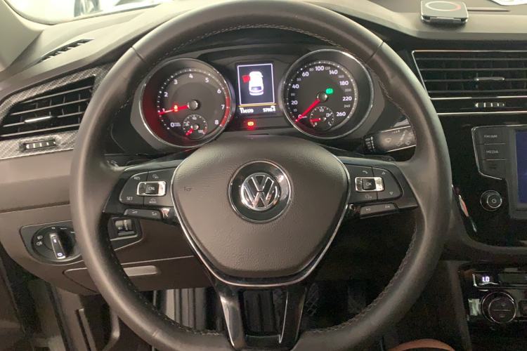 Used Volkswagen Tiguan L 2017 330TSI Automatic Two-Wheel Drive Comfort Edition Steering Wheel