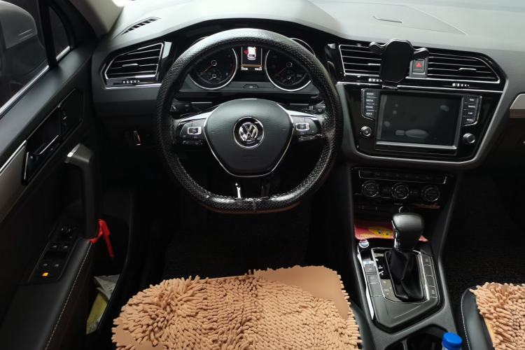Used Volkswagen Tiguan L 2017 330TSI Automatic Two-Wheel Drive Luxury Edition Steering Wheel