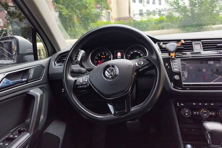 Used Volkswagen Tiguan L 2017 330TSI Automatic Two-Wheel Drive Comfort Edition Steering Wheel