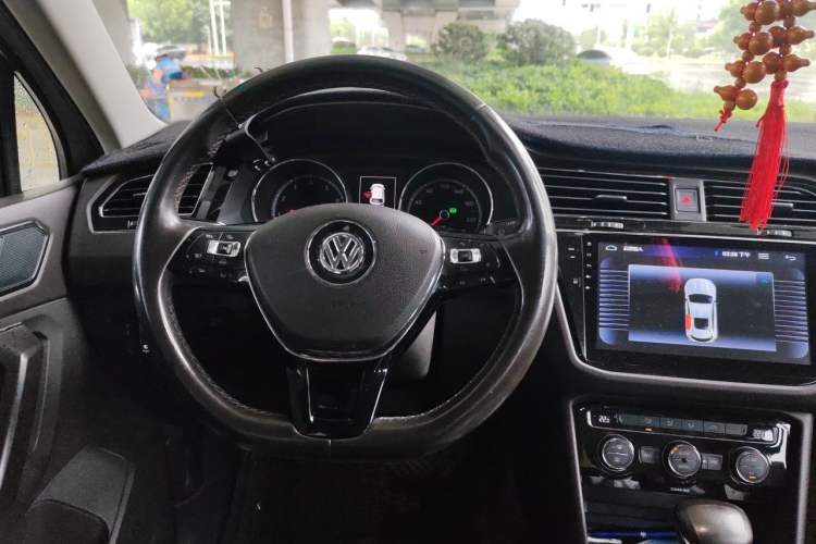 Used Volkswagen Tiguan L 2017 330TSI Automatic Two-Wheel Drive Luxury Edition Steering Wheel