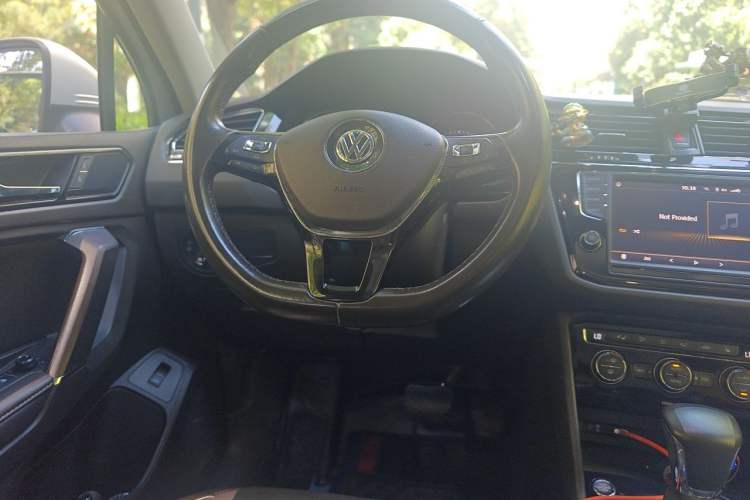 Used Volkswagen Tiguan L 2017 330TSI Automatic Two-Wheel Drive Flagship Edition Steering Wheel
