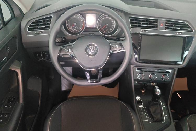 Used Volkswagen Tiguan L 2017 330TSI Automatic Two-Wheel Drive Luxury Edition Steering Wheel
