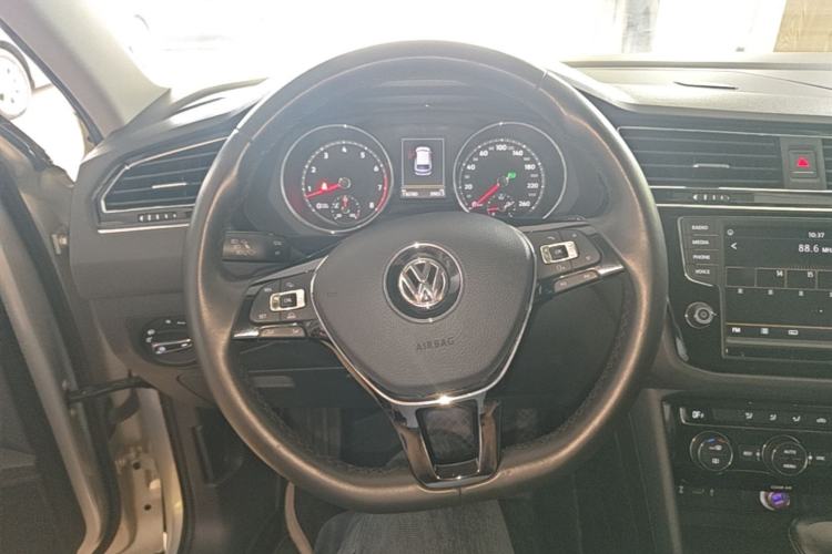 Used Volkswagen Tiguan L 2017 330TSI Automatic Two-Wheel Drive Comfort Edition Steering Wheel