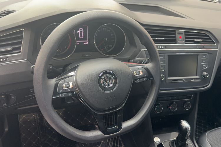 Used Volkswagen Tiguan L 2017 330TSI Automatic Two-Wheel Drive Luxury Edition Steering Wheel