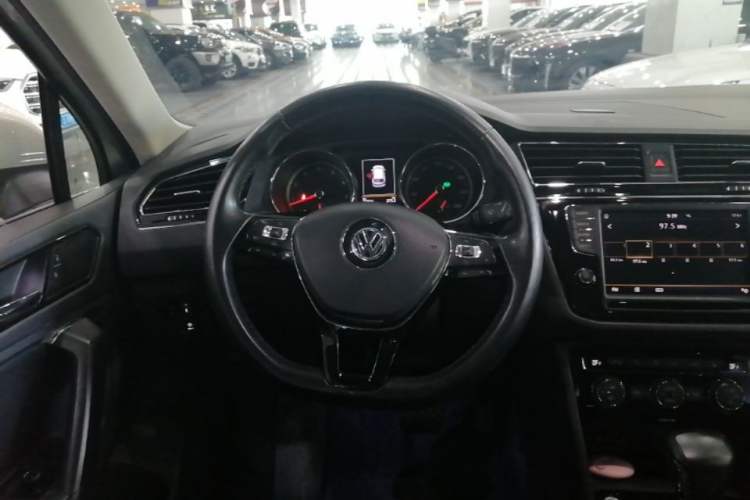 Used Volkswagen Tiguan L 2017 330TSI Automatic Two-Wheel Drive Luxury Edition Steering Wheel