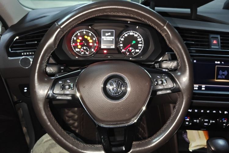 Used Volkswagen Tiguan L 2017 330TSI Automatic Two-Wheel Drive Flagship Edition Steering Wheel