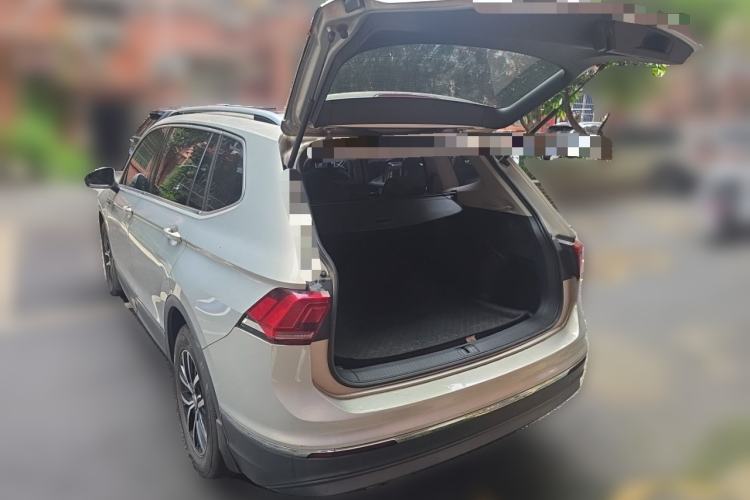 Used Volkswagen Tiguan L 2017 330TSI Automatic Two-Wheel Drive Luxury Edition Trunk