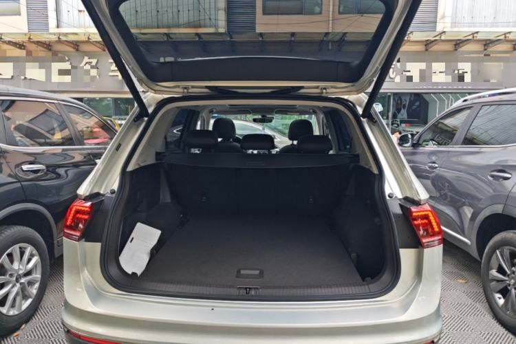 Used Volkswagen Tiguan L 2017 330TSI Automatic Two-Wheel Drive Flagship Edition Trunk