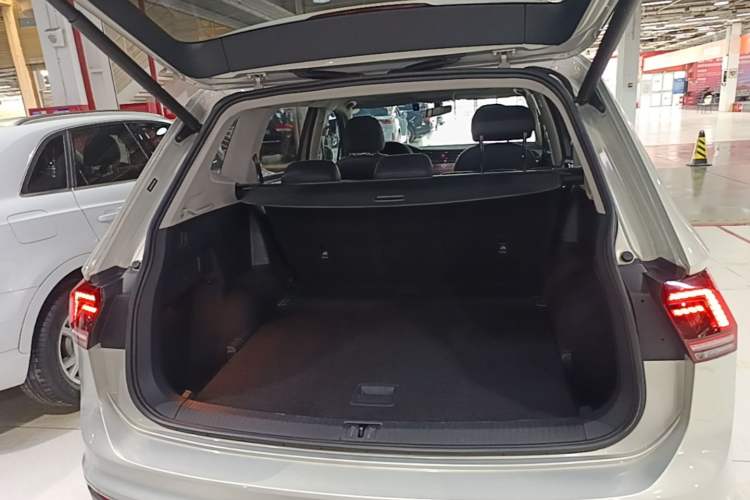 Used Volkswagen Tiguan L 2017 330TSI Automatic Two-Wheel Drive Flagship Edition Trunk
