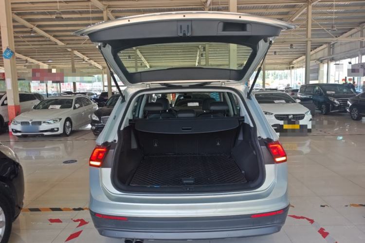 Used Volkswagen Tiguan L 2017 330TSI Automatic Two-Wheel Drive Luxury Edition Trunk