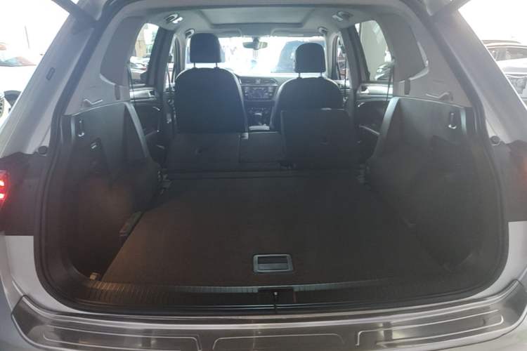 Used Volkswagen Tiguan L 2017 330TSI Automatic Two-Wheel Drive Flagship Edition Trunk