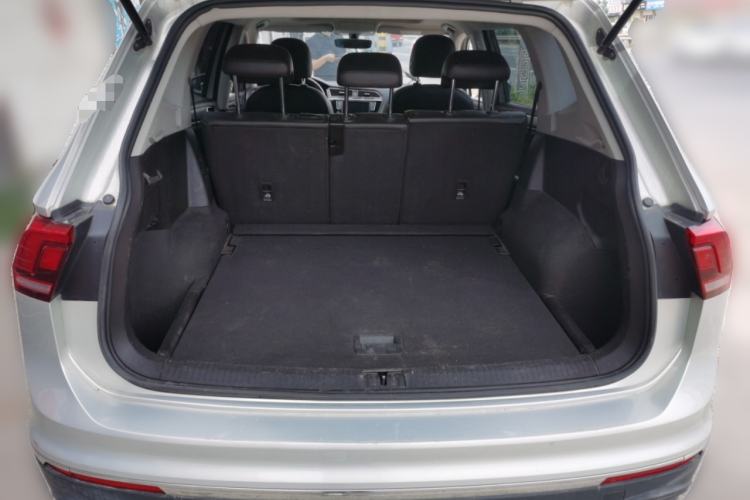 Used Volkswagen Tiguan L 2017 330TSI Automatic Two-Wheel Drive Luxury Edition Trunk