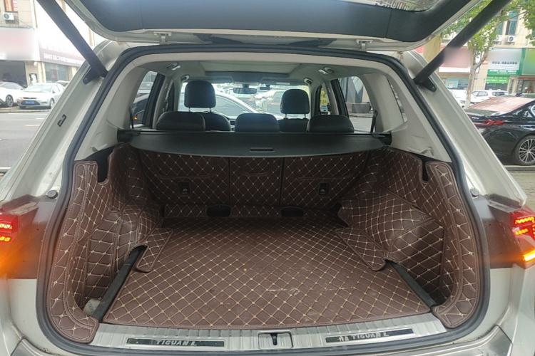 Used Volkswagen Tiguan L 2017 380TSI Automatic All-Wheel-Drive Luxury Edition Trunk