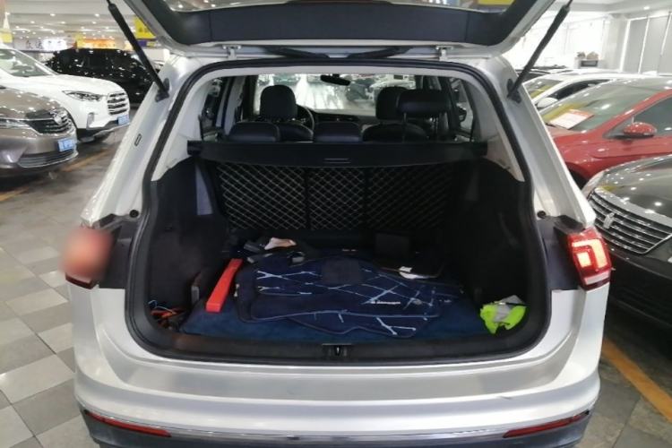 Used Volkswagen Tiguan L 2017 330TSI Automatic Two-Wheel Drive Luxury Edition Trunk