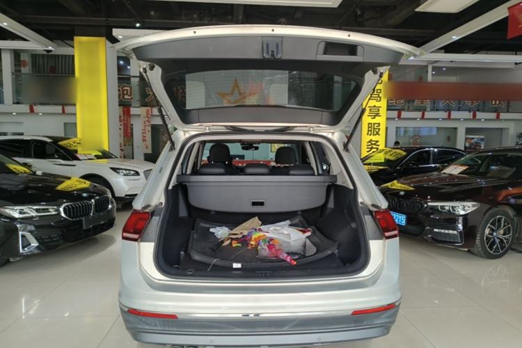 Used Volkswagen Tiguan L 2017 330TSI Automatic Two-Wheel Drive Luxury Edition Trunk