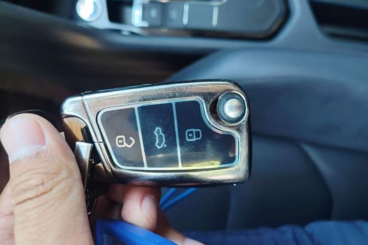 Used Volkswagen Tiguan L 2017 330TSI Automatic Two-Wheel Drive Luxury Edition Vehicle Key
