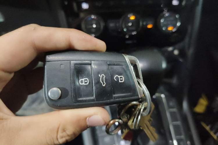 Used Volkswagen Tiguan L 2017 330TSI Automatic Two-Wheel Drive Luxury Edition Vehicle Key