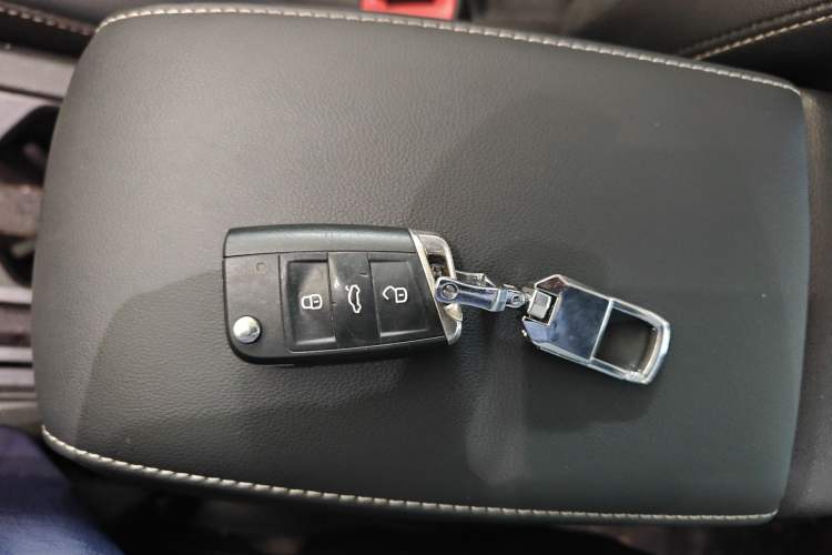 Used Volkswagen Tiguan L 2017 330TSI Automatic Two-Wheel Drive Luxury Edition Vehicle Key