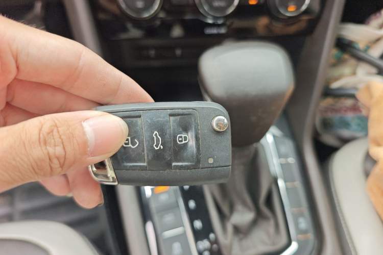 Used Volkswagen Tiguan L 2017 380TSI Automatic All-Wheel-Drive Luxury Edition Vehicle Key