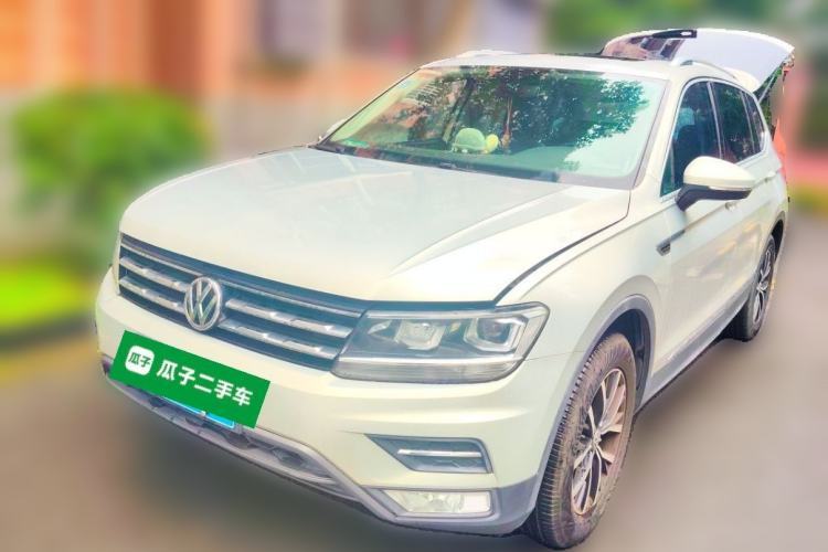 Used Volkswagen Tiguan L 2017 330TSI Automatic Two-Wheel Drive Luxury Edition Guazi used car, China used car export, Used car for sale, Used  cars, Cheapest cars for sale