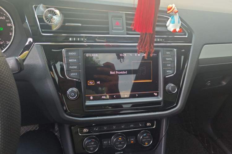 Used Volkswagen Tiguan L 2017 380TSI Automatic All-Wheel-Drive Luxury Edition Audio And AC Panel