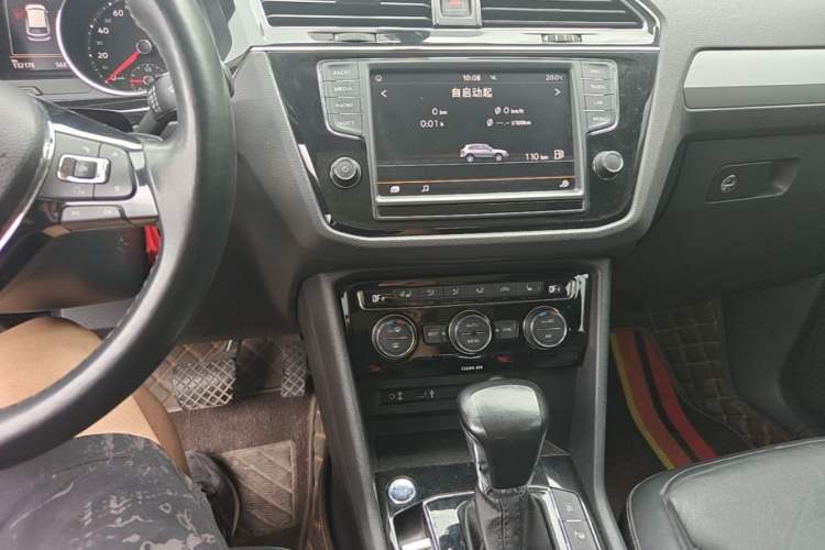Used Volkswagen Tiguan L 2017 330TSI Automatic Two-Wheel Drive Luxury Edition Audio And AC Panel