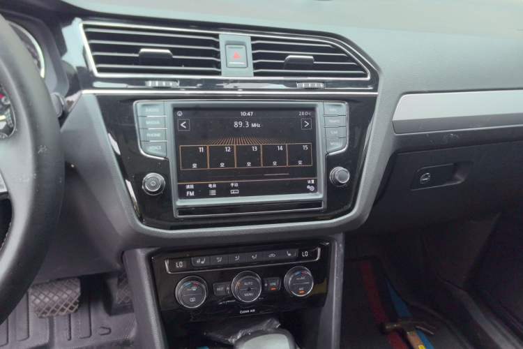 Used Volkswagen Tiguan L 2017 380TSI Automatic All-Wheel-Drive Luxury Edition Audio And AC Panel