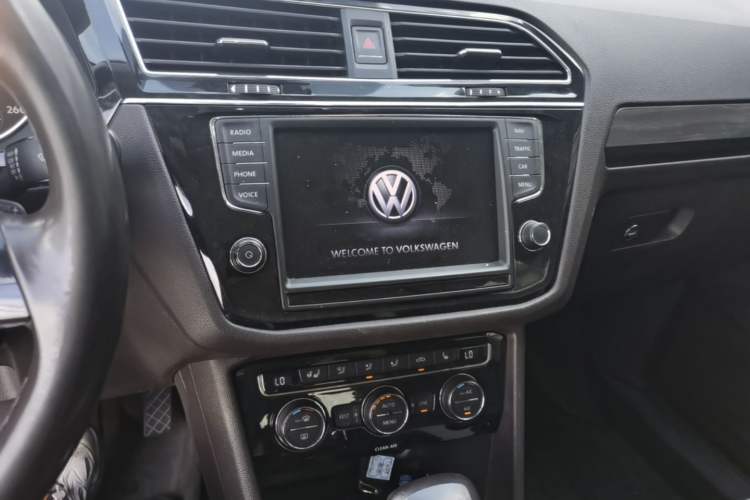 Used Volkswagen Tiguan L 2017 330TSI Automatic Two-Wheel Drive Luxury Edition Audio And AC Panel