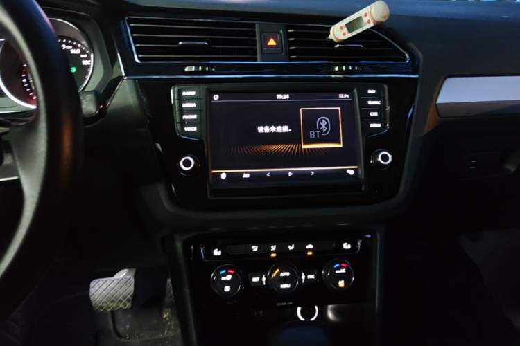 Used Volkswagen Tiguan L 2017 330TSI Automatic Two-Wheel Drive Comfort Edition Audio And AC Panel