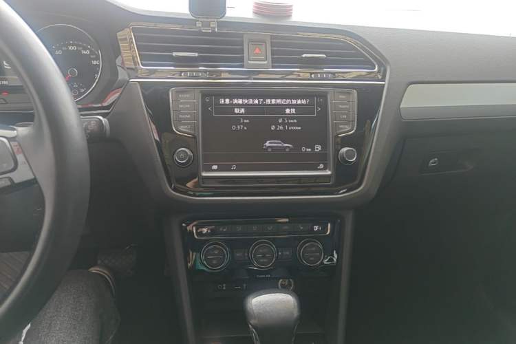 Used Volkswagen Tiguan L 2017 330TSI Automatic Two-Wheel Drive Luxury Edition Audio And AC Panel