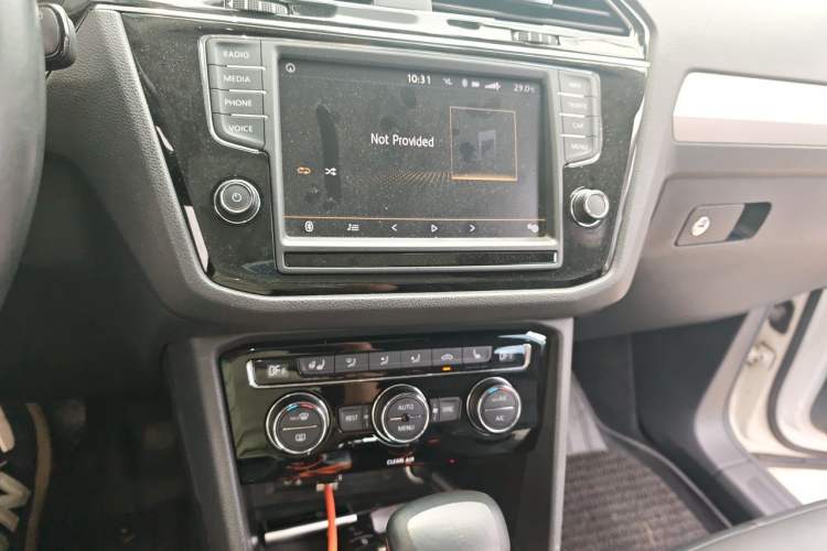 Used Volkswagen Tiguan L 2017 330TSI Automatic Two-Wheel Drive Luxury Edition Audio And AC Panel