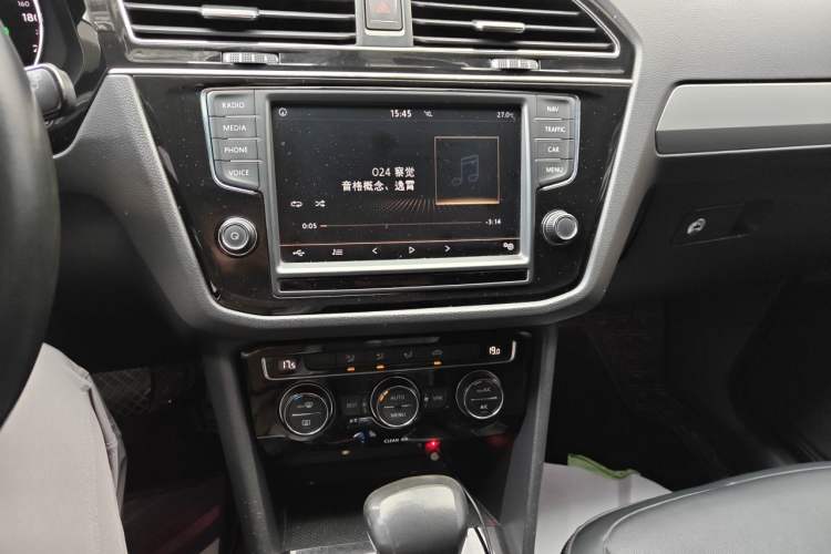 Used Volkswagen Tiguan L 2017 330TSI Automatic Two-Wheel Drive Comfort Edition Audio And AC Panel