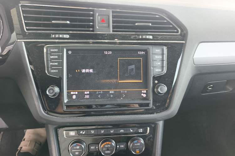Used Volkswagen Tiguan L 2017 380TSI Automatic All-Wheel-Drive Luxury Edition Audio And AC Panel