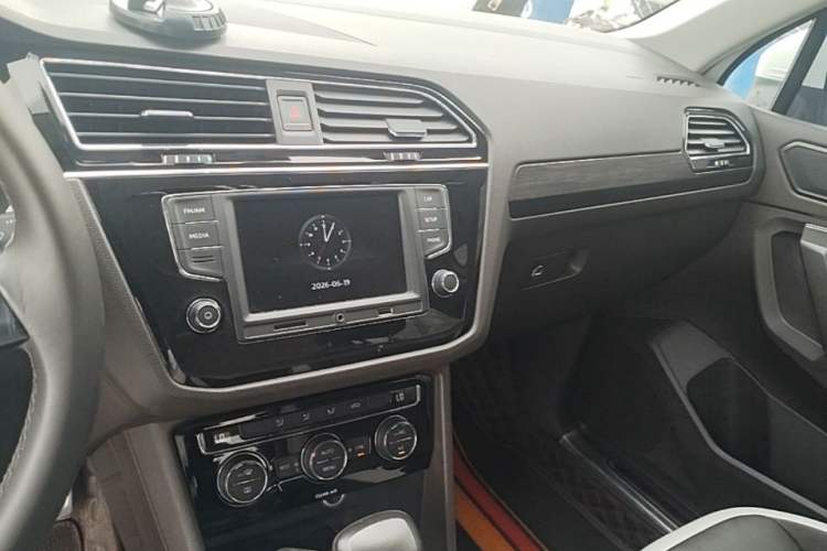Used Volkswagen Tiguan L 2017 330TSI Automatic Two-Wheel Drive Comfort Edition Audio And AC Panel