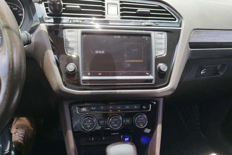 Used Volkswagen Tiguan L 2017 330TSI Automatic Two-Wheel Drive Flagship Edition Audio And AC Panel