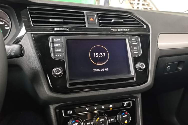 Used Volkswagen Tiguan L 2017 330TSI Automatic Two-Wheel Drive Comfort Edition Audio And AC Panel