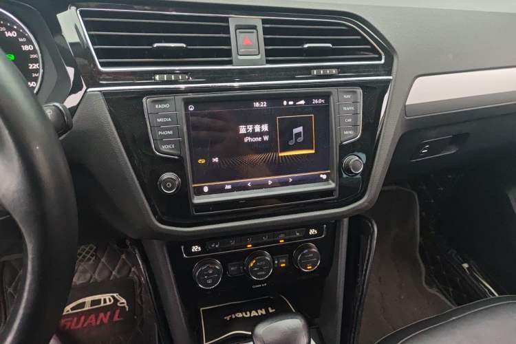 Used Volkswagen Tiguan L 2017 330TSI Automatic Two-Wheel Drive Luxury Edition Audio And AC Panel