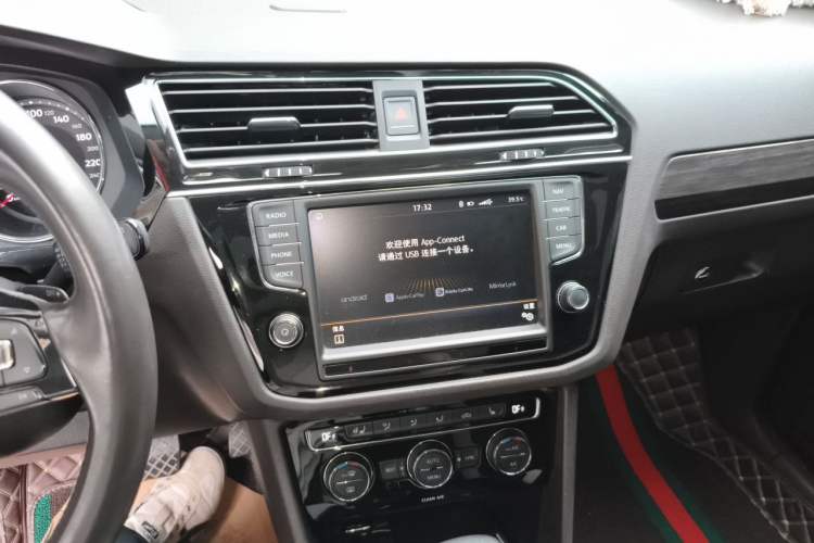 Used Volkswagen Tiguan L 2017 330TSI Automatic Two-Wheel Drive Luxury Edition Audio And AC Panel