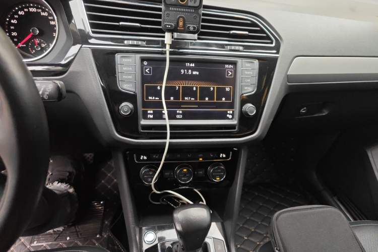 Used Volkswagen Tiguan L 2017 330TSI Automatic Two-Wheel Drive Flagship Edition Audio And AC Panel