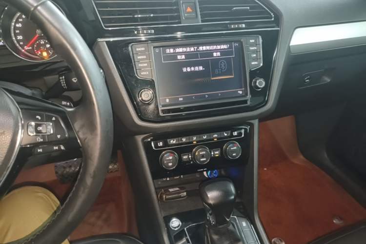 Used Volkswagen Tiguan L 2017 330TSI Automatic Two-Wheel Drive Luxury Edition Audio And AC Panel