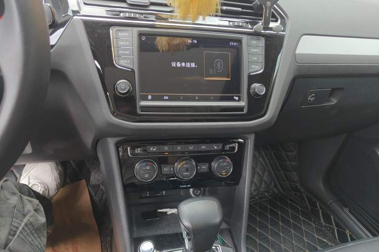 Used Volkswagen Tiguan L 2017 330TSI Automatic Two-Wheel Drive Luxury Edition Audio And AC Panel
